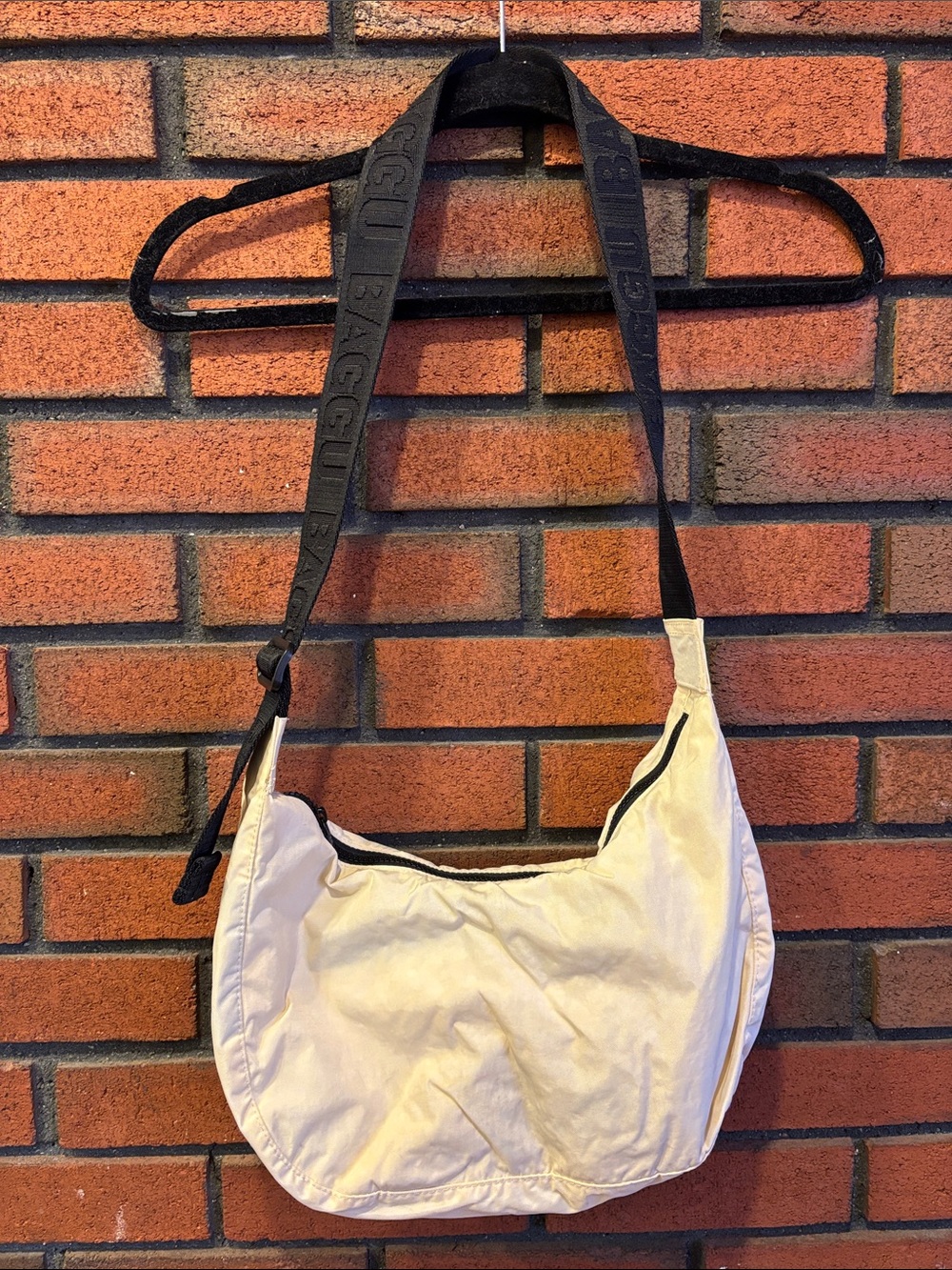 Baggu Medium Crescent- Cream